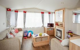 Holiday Home Hopton Park-5